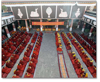 Tibetskí mnísi